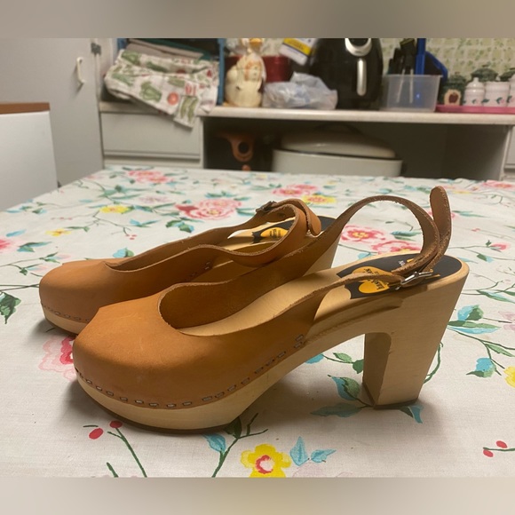Swedish Hasbeens Shoes - Swedish Hasbeens  tan toffel heeled clogs with straps Sz 40